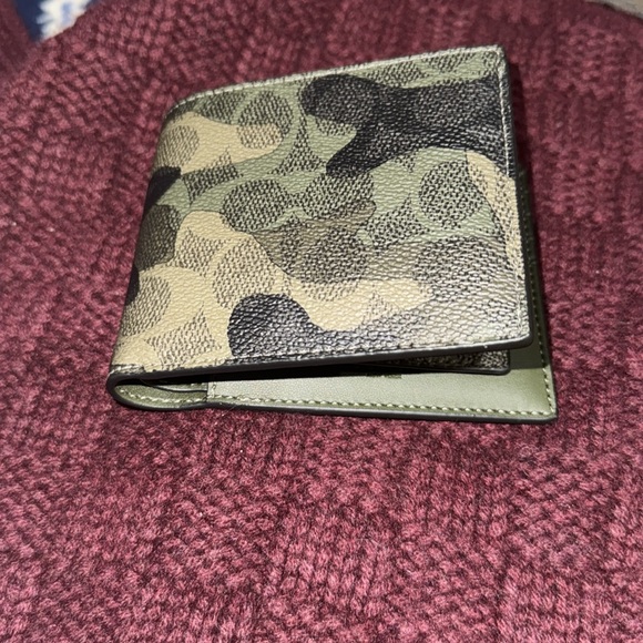 Men’s Or Women’s Coach Tri-fold wallet with Smaller ID/Passport holder inside! - Picture 10 of 17